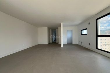 Apartamento &agrave; venda - 137m&sup2; - Meia Praia