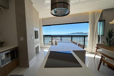 Apartamento &agrave; venda - 140m&sup2; - Meia Praia
