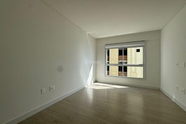 Apartamento &agrave; venda - 180m&sup2; - Meia Praia