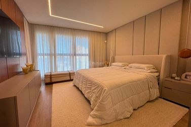 Apartamento &agrave; venda - 222m&sup2; - Centro