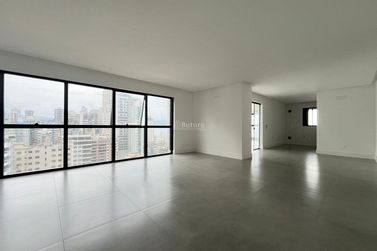 Apartamento &agrave; venda - 207m&sup2; - Meia Praia