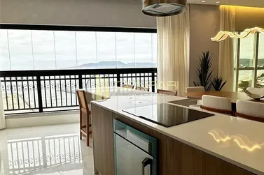 Apartamento &agrave; venda - 136m&sup2; - Meia Praia