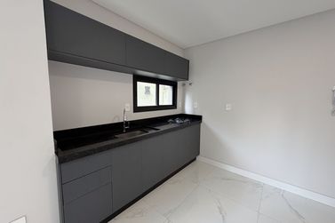 Apartamento &agrave; venda - 102m&sup2; - Meia Praia