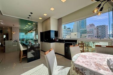 Apartamento &agrave; venda - 240m&sup2; - Meia Praia
