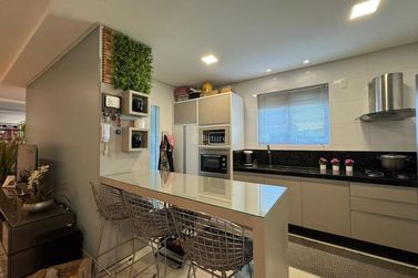 Apartamento &agrave; venda - 155m&sup2; - Meia Praia