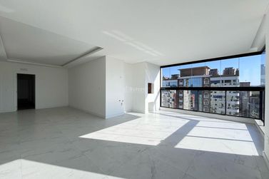 Apartamento &agrave; venda - 153m&sup2; - Meia Praia