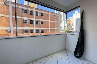 Apartamento &agrave; venda - 80m&sup2; - Centro
