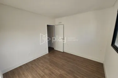 Apartamento &agrave; venda - 132m&sup2; - Meia Praia