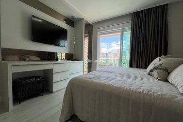 Apartamento &agrave; venda - 209m&sup2; - Centro
