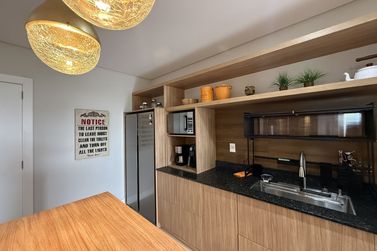 Apartamento &agrave; venda - 98000m&sup2; - Meia Praia
