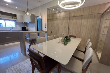 Apartamento &agrave; venda - 135m&sup2; - Meia Praia