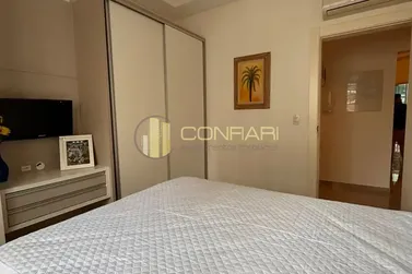 Apartamento &agrave; venda - 130m&sup2; - Meia Praia