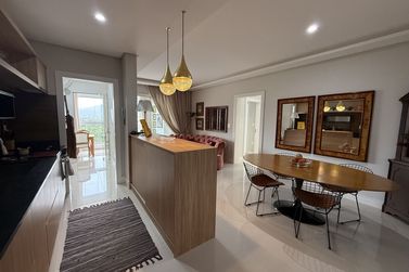 Apartamento &agrave; venda - 98000m&sup2; - Meia Praia