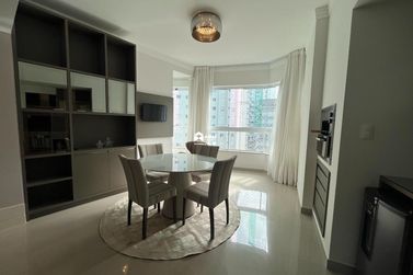 Apartamento para alugar - 131m&sup2; - Centro