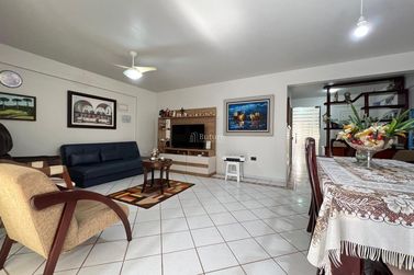 Apartamento &agrave; venda - 140m&sup2; - Meia Praia