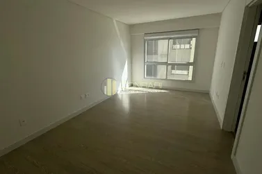 Apartamento &agrave; venda - 179m&sup2; - Meia Praia