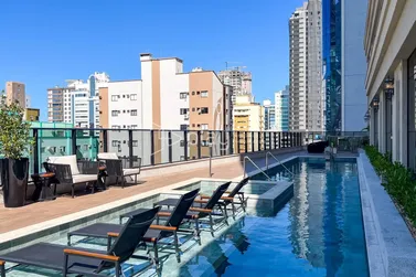 Apartamento &agrave; venda - 180m&sup2; - Meia Praia