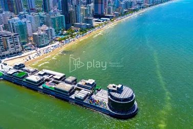 Apartamento &agrave; venda - 140m&sup2; - Meia Praia