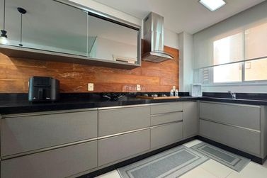 Apartamento &agrave; venda - 180m&sup2; - Meia Praia