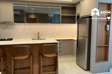 Apartamento para alugar - 160m&sup2; - Meia Praia