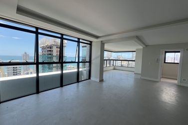 Apartamento &agrave; venda - 184m&sup2; - Meia Praia