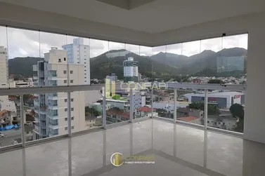 Apartamento &agrave; venda - 140m&sup2; - Centro