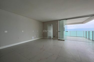 Apartamento &agrave; venda - 197m&sup2; - Meia Praia