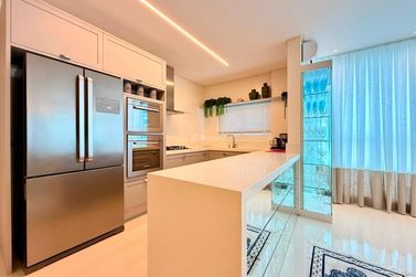 Apartamento &agrave; venda - 160m&sup2; - Meia Praia