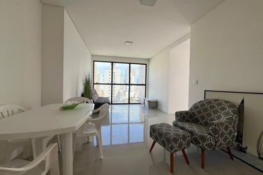 Apartamento &agrave; venda - 106m&sup2; - Meia Praia
