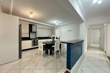 Apartamento &agrave; venda - 165m&sup2; - Centro