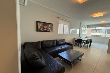 Apartamento &agrave; venda - 107m&sup2; - Meia Praia