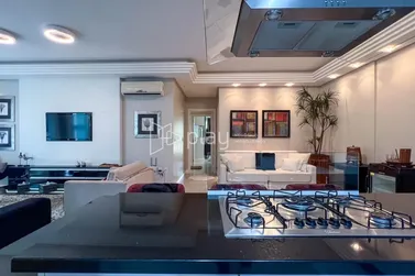 Apartamento &agrave; venda - 165m&sup2; - Centro
