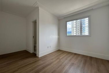 Apartamento &agrave; venda - 142m&sup2; - Centro
