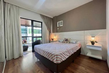 Apartamento &agrave; venda - 140m&sup2; - Meia Praia