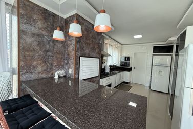 Apartamento &agrave; venda - 120m&sup2; - Meia Praia