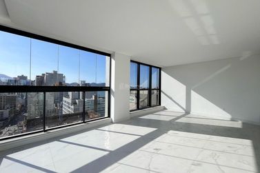 Apartamento &agrave; venda - 153m&sup2; - Meia Praia