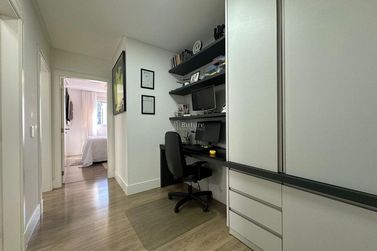 Apartamento &agrave; venda - 140m&sup2; - Meia Praia