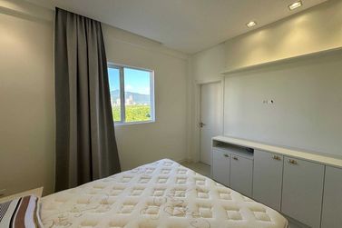 Apartamento &agrave; venda - 151m&sup2; - Meia Praia