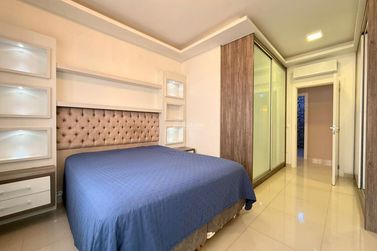 Apartamento &agrave; venda - 198m&sup2; - Meia Praia