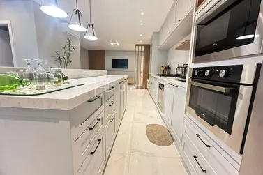 Apartamento &agrave; venda - 202m&sup2; - Meia Praia