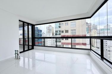 Apartamento &agrave; venda - 206m&sup2; - Meia Praia