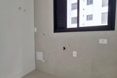 Apartamento para alugar - 132m&sup2; - Meia Praia
