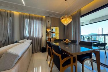 Apartamento &agrave; venda - 93m&sup2; - Centro
