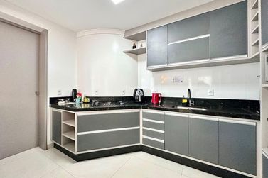 Apartamento &agrave; venda - 110m&sup2; - Meia Praia