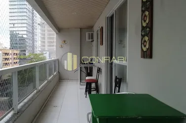 Apartamento &agrave; venda - 137m&sup2; - meia praia