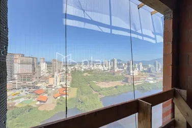 Apartamento &agrave; venda - 144m&sup2; - Pereque