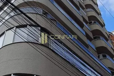 Apartamento &agrave; venda - 135m&sup2; - Meia praia