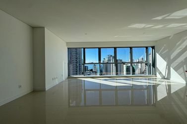 Apartamento &agrave; venda - 171m&sup2; - Centro