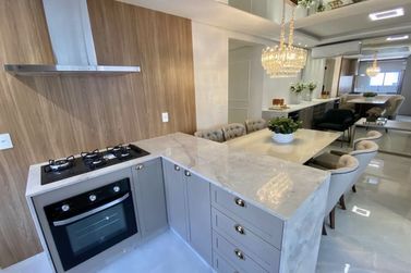 Apartamento &agrave; venda - 115m&sup2; - Meia Praia