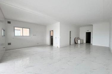 Apartamento &agrave; venda - 217m&sup2; - Meia Praia